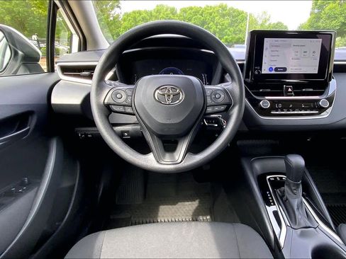 Used 2026 Toyota Corolla LE FWD image 6