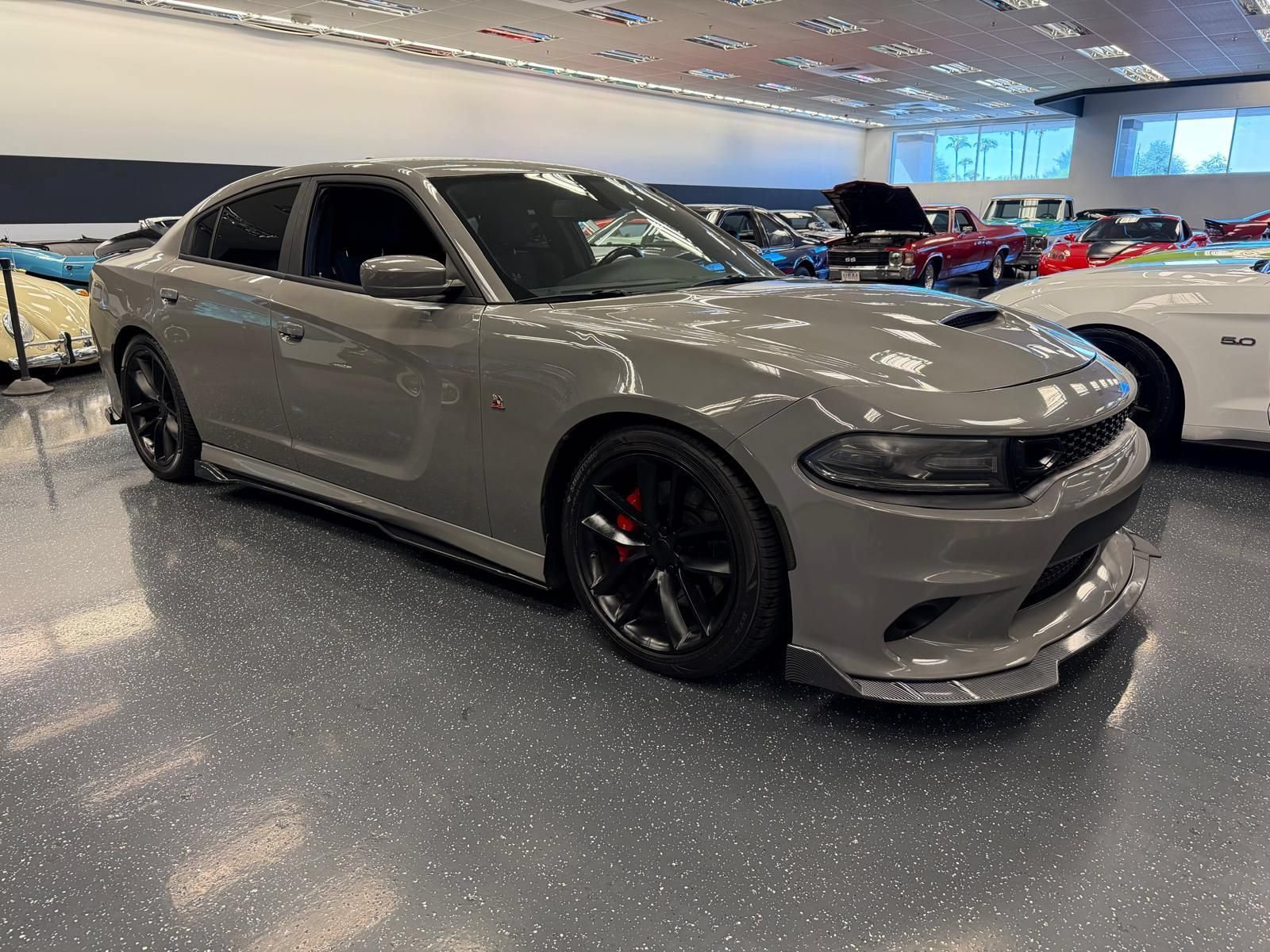 Used 2017 Dodge Charger R/T Scat Pack w/ Beats Audio Group RWD image 4