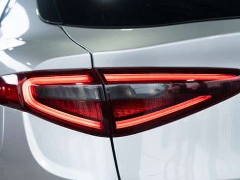 Used 2021 Alfa Romeo Stelvio Sprint w/ Nero Edizione image 7