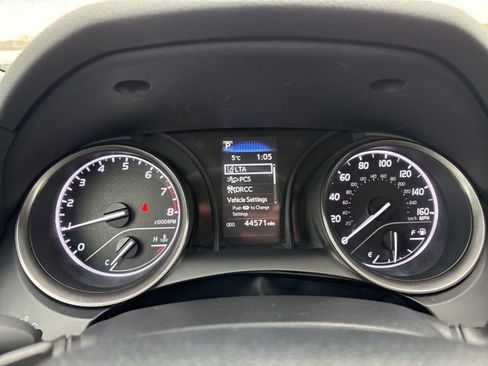 Used 2022 Toyota Camry SE FWD image 16