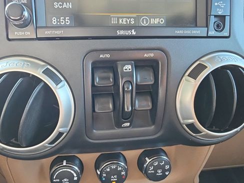 Used 2016 Jeep Wrangler Unlimited Rubicon w/ Dual Top Group AWD/4WD image 14