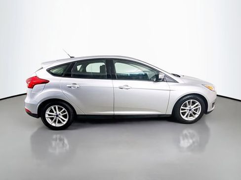 Used 2017 Ford Focus SE image 5
