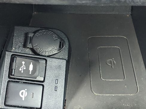 Used 2017 Toyota Camry XLE image 23