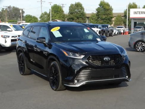 Used 2024 Toyota Highlander XSE image 2