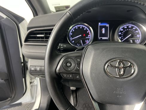 Used 2020 Toyota Camry SE FWD image 18