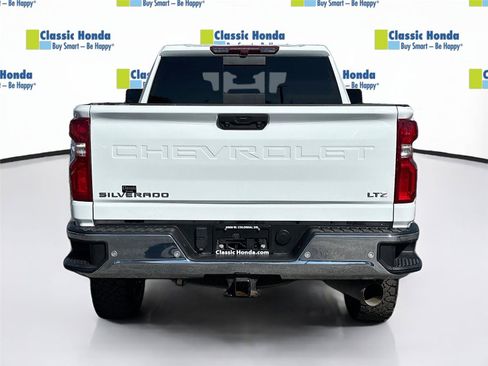 Used 2024 Chevrolet Silverado 2500 LTZ w/ LTZ Plus Package image 7