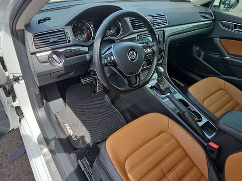 Used 2018 Volkswagen Passat 2.0T SEL Premium FWD image 11