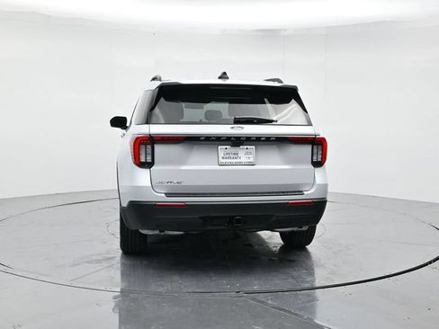 Used 2026 Ford Explorer Active RWD image 8