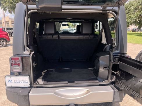 Used 2014 Jeep Wrangler Unlimited Sahara w/ Connectivity Group AWD/4WD image 20