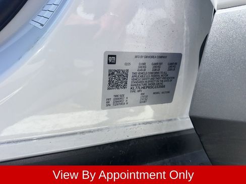 Used 2025 Chevrolet Trax LT w/ LT Convenience Package FWD image 3