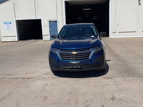 Used 2022 Chevrolet Equinox LS w/ LS Convenience Package AWD/4WD image 3