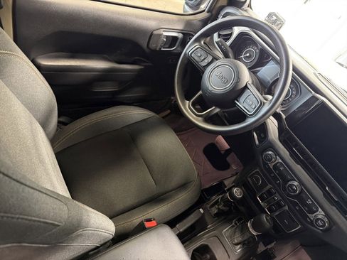 Used 2025 Jeep Gladiator Sport AWD/4WD image 9