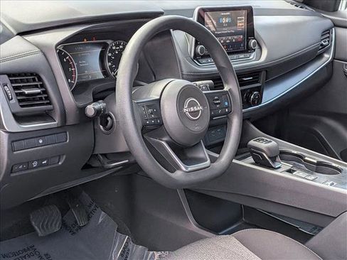 Used 2024 Nissan Rogue SV FWD image 9