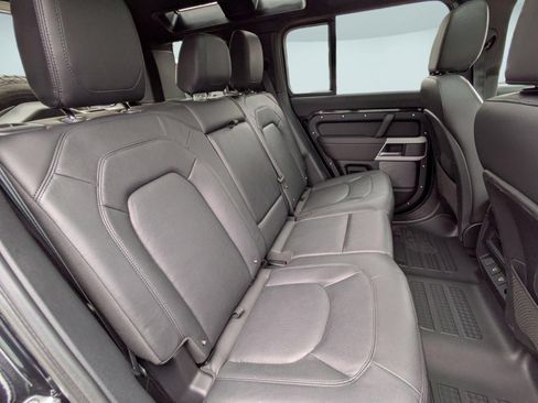 Used 2024 Land Rover Defender 110 SE AWD/4WD image 29