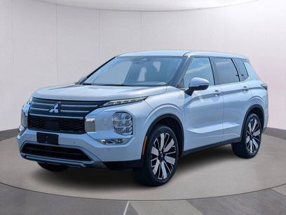 Used 2025 Mitsubishi Outlander SE