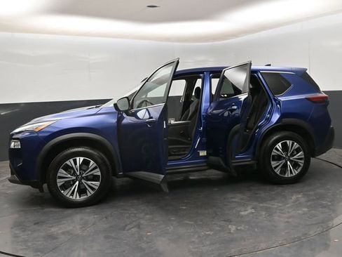 Used 2023 Nissan Rogue SV image 34