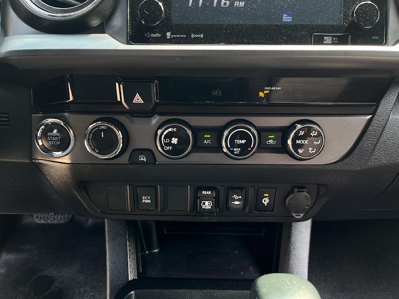 Used 2018 Toyota Tacoma TRD Off-Road AWD/4WD image 18
