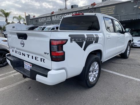 Used 2023 Nissan Frontier SV w/ Graphics Package RWD image 10