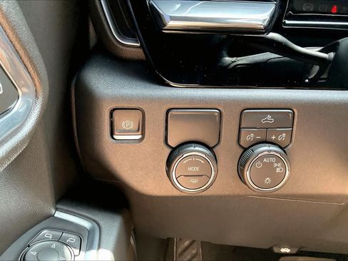 Used 2022 Chevrolet Silverado 1500 LT RWD image 32