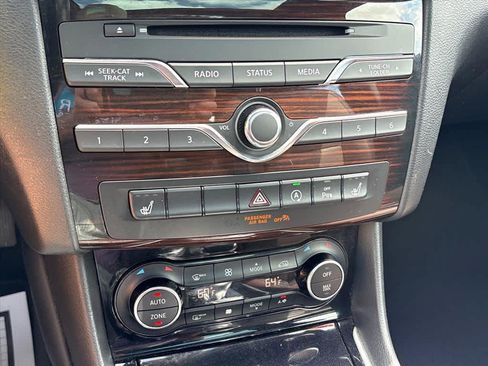 Used 2017 INFINITI QX30 Premium w/ Navigation Package AWD/4WD image 16