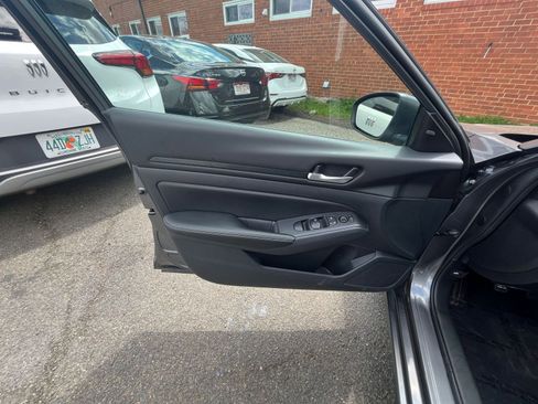 Used 2025 Nissan Altima 2.5 SV FWD image 18