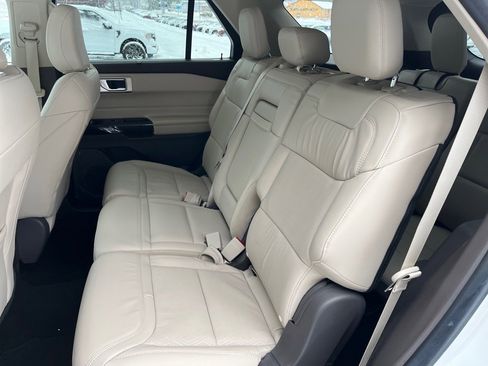 Used 2023 Ford Explorer Platinum w/ Technology Package image 11