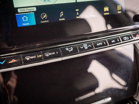 Used 2024 Jeep Wagoneer Series II w/ Flexible Seating Group image 23