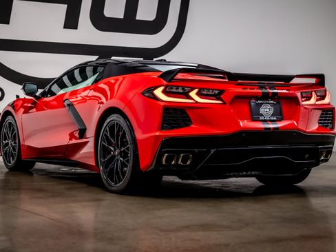 Used 2023 Chevrolet Corvette Stingray Premium Conv w/ Z51 Performance Package RWD image 32