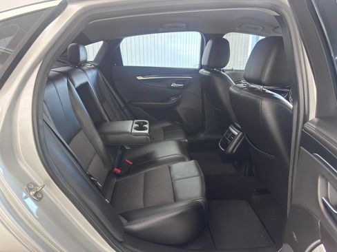 Used 2019 Chevrolet Impala LT FWD image 11