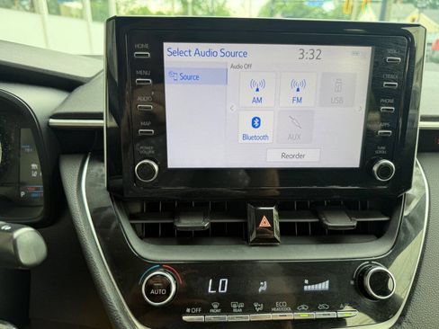 Used 2020 Toyota Corolla LE FWD image 21