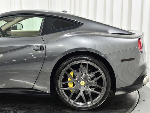 Used 2015 Ferrari F12 Berlinetta image 11