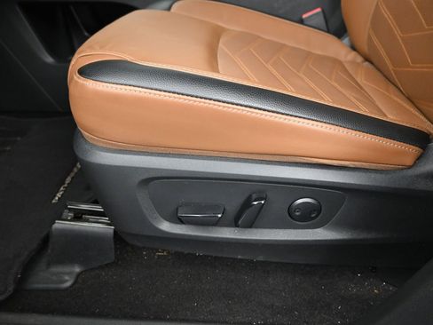 Used 2024 Nissan Pathfinder Platinum w/ Cargo Package AWD/4WD image 10