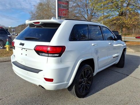 Used 2019 Jeep Grand Cherokee Altitude image 15