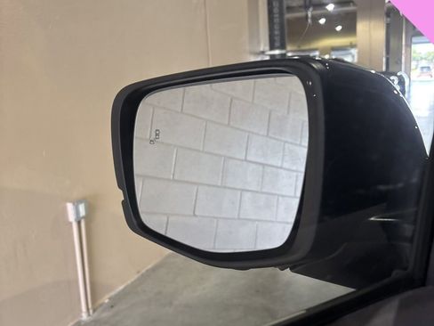 Used 2024 Honda Pilot Touring image 13