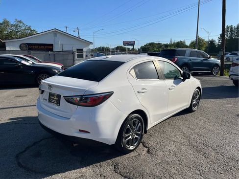Used 2019 Toyota Yaris LE image 5