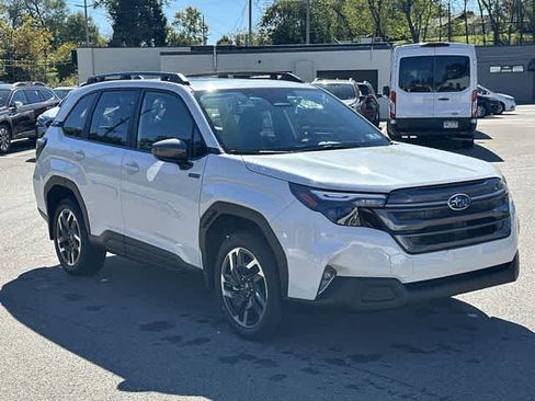 Used 2025 Subaru Forester Premium AWD/4WD image 27