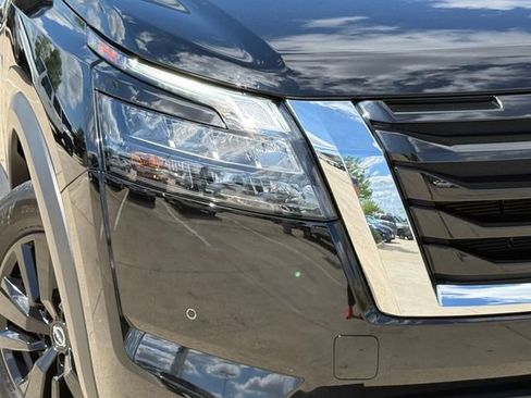 Used 2025 Nissan Pathfinder SL AWD/4WD image 3