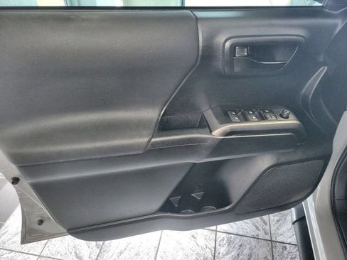 Used 2019 Toyota Tacoma TRD Off-Road AWD/4WD image 13