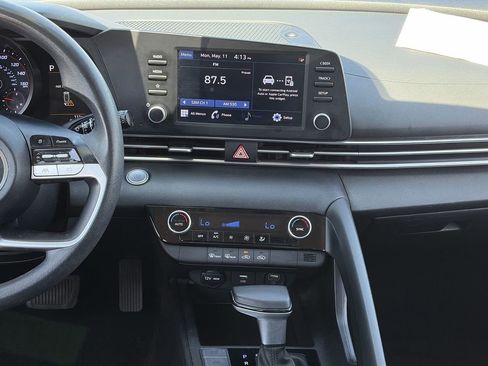 Used 2023 Hyundai Elantra SEL FWD image 14