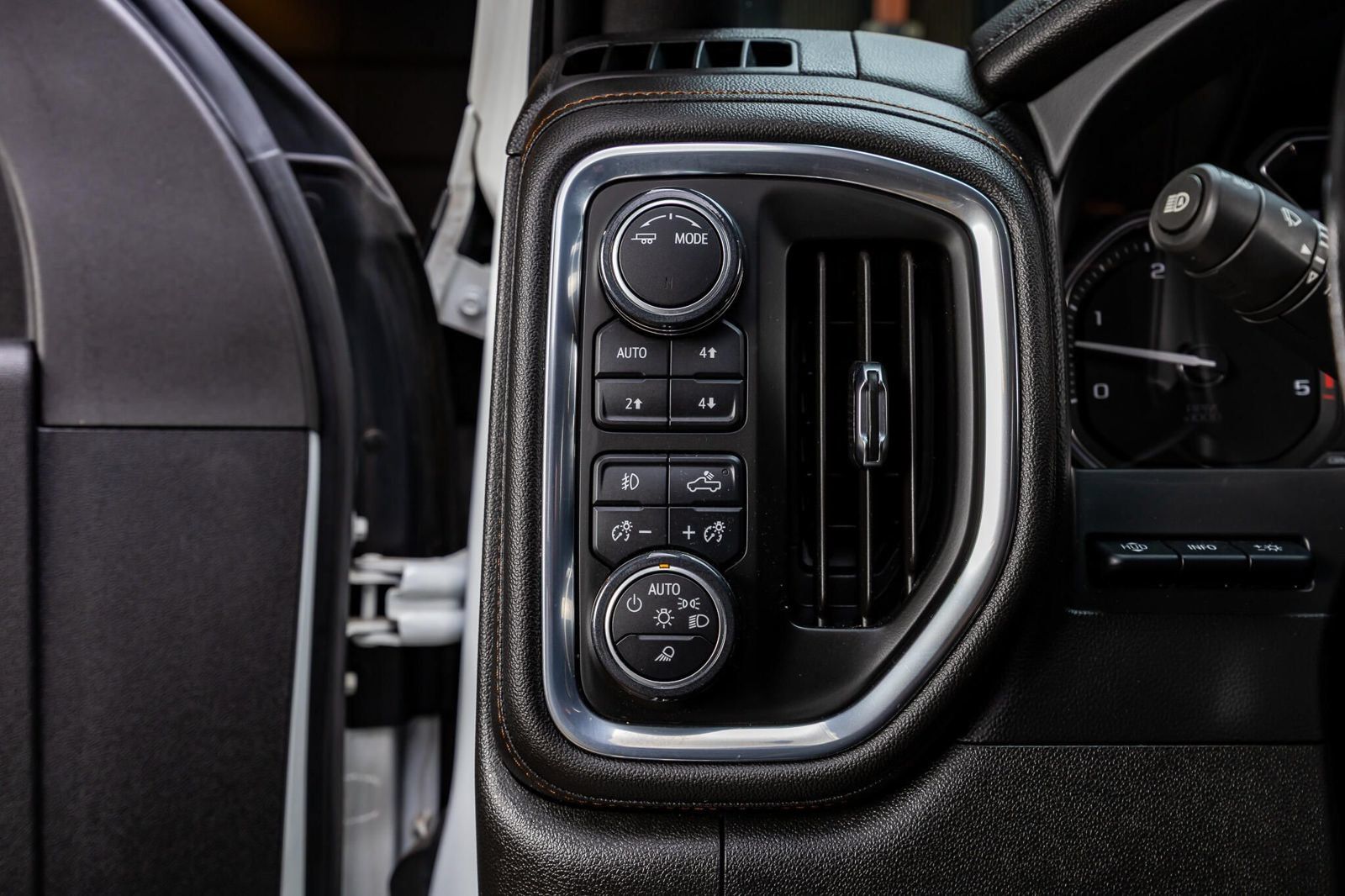 Used 2021 GMC Sierra 2500 AT4 w/ AT4 Premium Plus Package AWD/4WD image 22