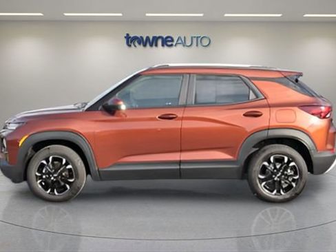 Used 2021 Chevrolet TrailBlazer LT w/ Driver Confidence Package AWD/4WD image 2
