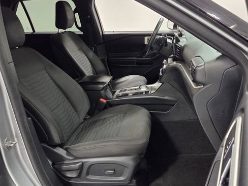 Used 2020 Ford Explorer XLT RWD image 18