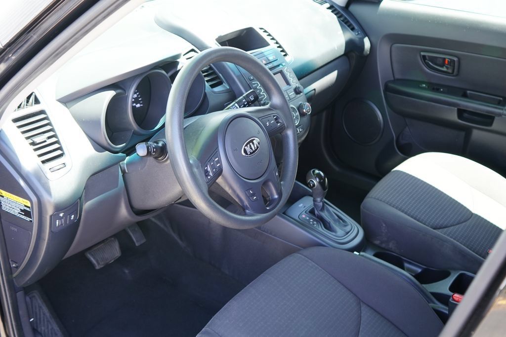 Used 2013 Kia Soul FWD image 11