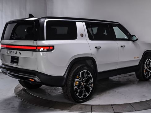 Used 2024 Rivian R1S Adventure AWD/4WD image 6