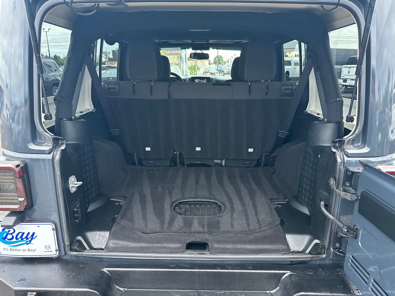 Used 2018 Jeep Wrangler Unlimited Rubicon w/ Cold Weather Group AWD/4WD image 15