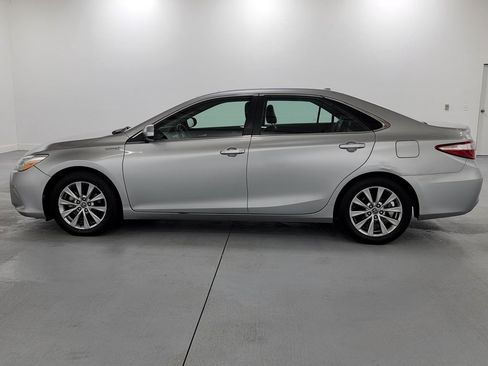 Used 2015 Toyota Camry XLE w/ Moonroof Package FWD image 5