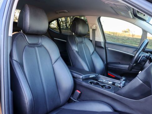 Used 2019 Genesis G70 2.0T Advanced image 20