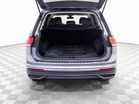 Used 2023 Volkswagen Tiguan SE AWD/4WD image 33