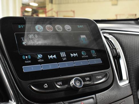 Used 2018 Chevrolet Malibu LT image 17