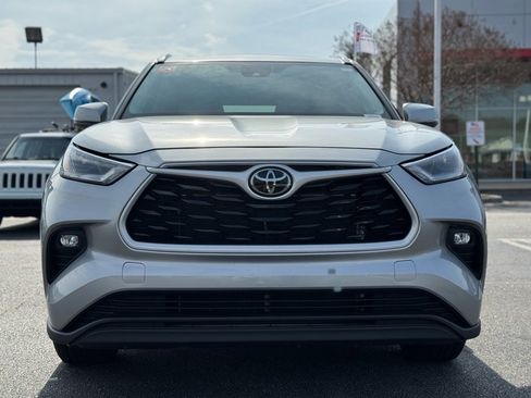 Used 2024 Toyota Highlander XLE image 4